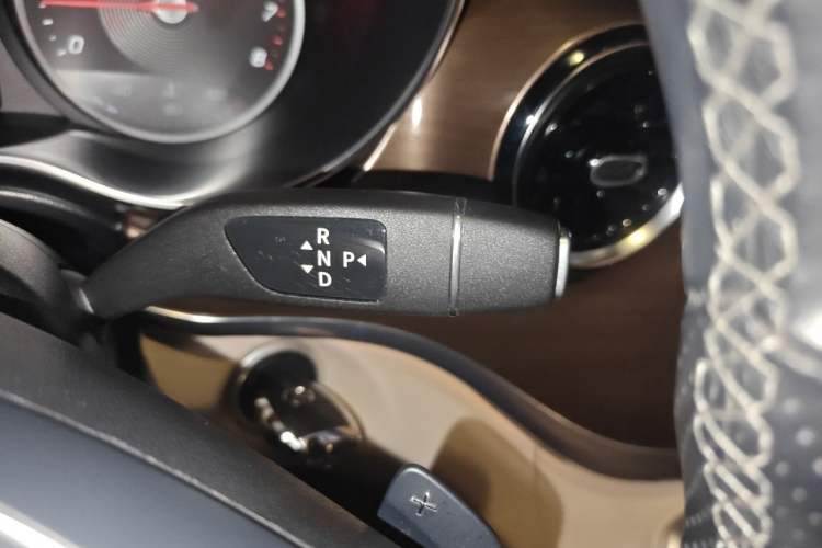 Used Mercedes-Benz V-Class 2020 V 260 Prestige Edition Gear Lever