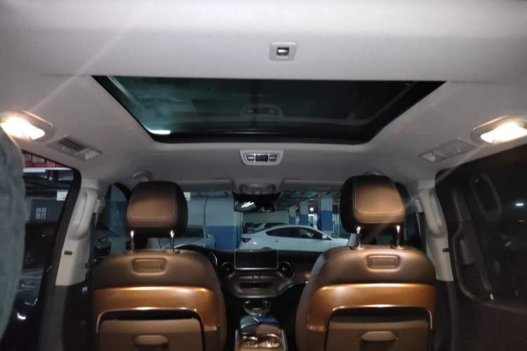 Used Mercedes-Benz V-Class 2020 V 260 Prestige Edition Headliner