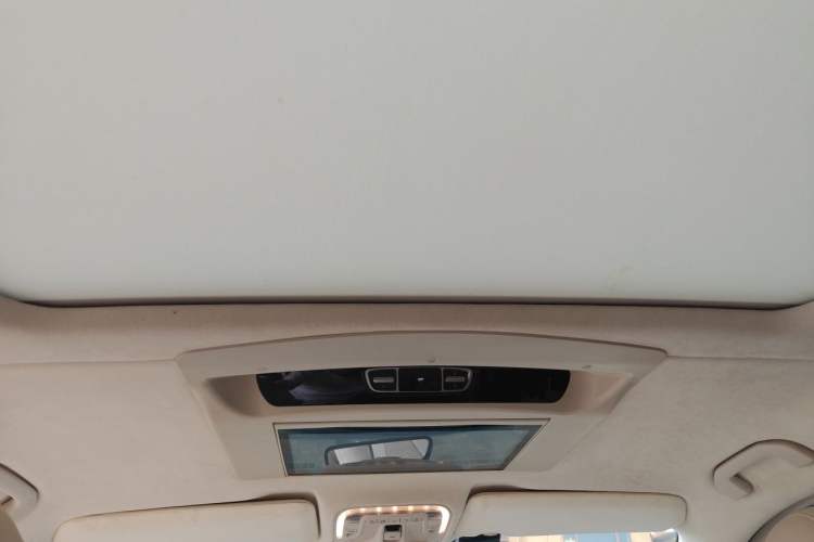 Used Mercedes-Benz V-Class 2020 V 260 Avantgarde Edition Headliner
