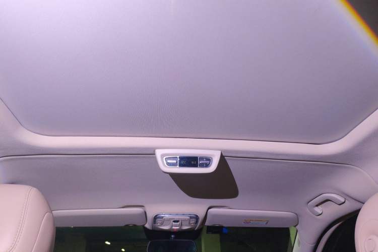Used Mercedes-Benz V-Class 2020 V 260 Avantgarde Edition Headliner