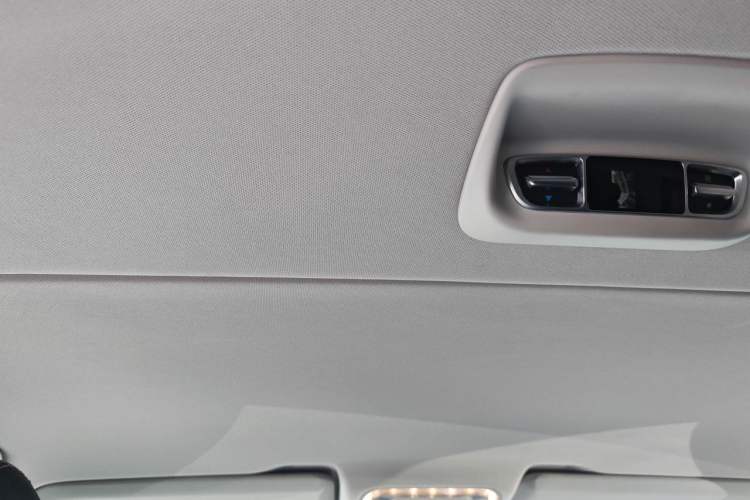Used Mercedes-Benz V-Class 2020 V 260 Avantgarde Edition Headliner