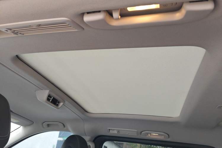 Used Mercedes-Benz V-Class 2020 V 260 Avantgarde Edition Headliner