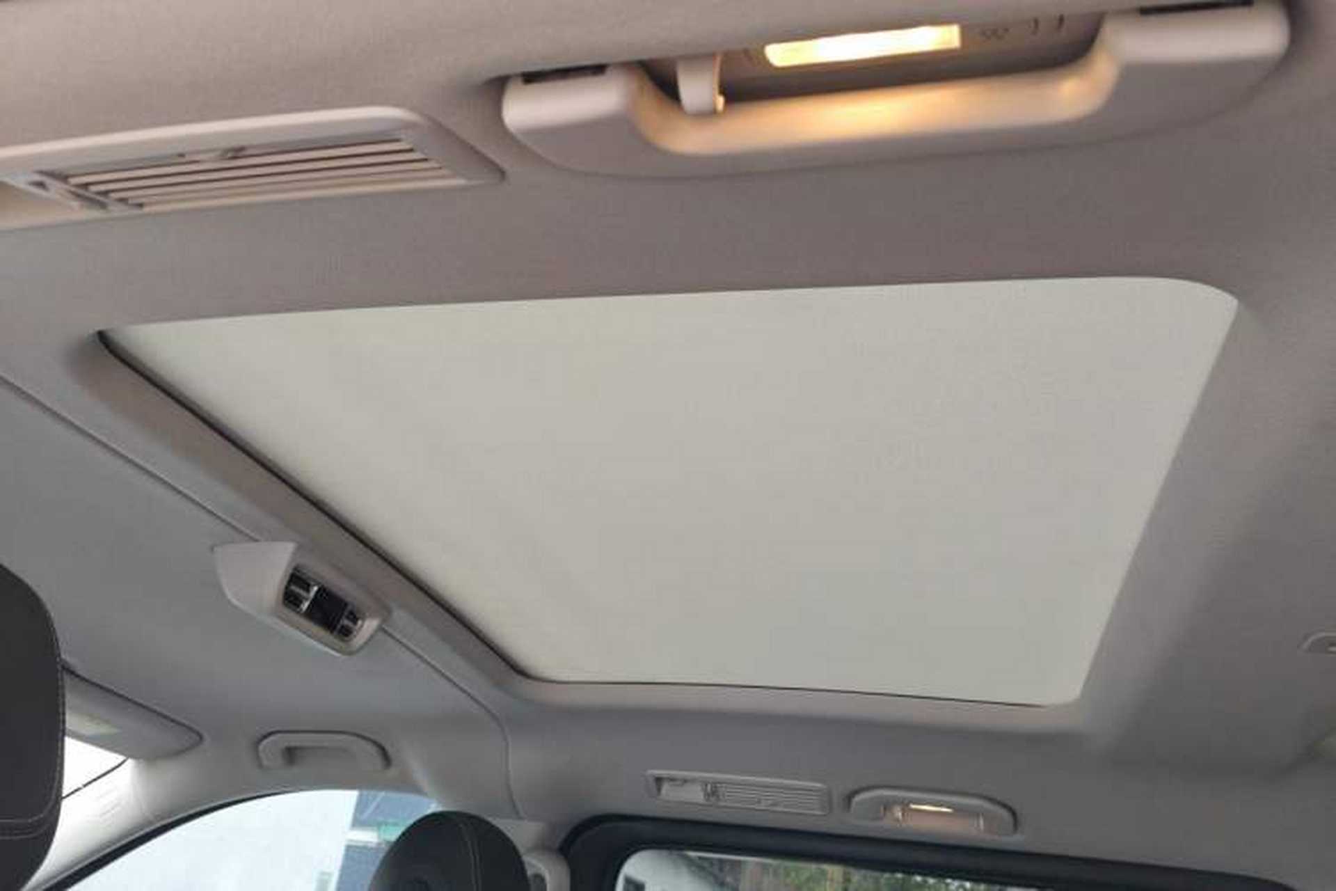 Used Mercedes-Benz V-Class 2020 V 260 Avantgarde Edition Headliner