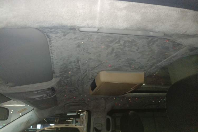 Used Mercedes-Benz V-Class 2020 V 260 Avantgarde Edition Headliner