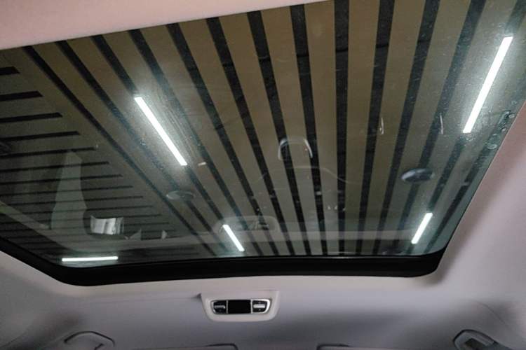 Used Mercedes-Benz V-Class 2020 V 260 Avantgarde Edition Headliner
