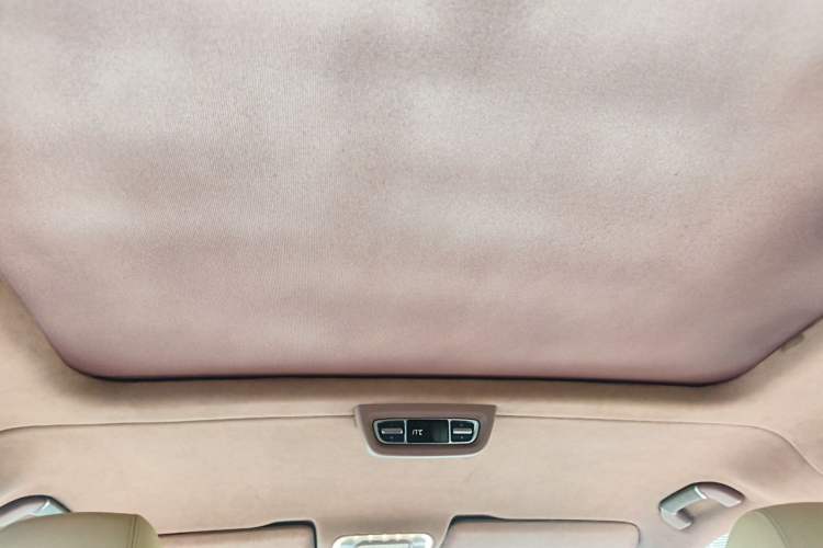Used Mercedes-Benz V-Class 2020 V 260 Avantgarde Edition Headliner