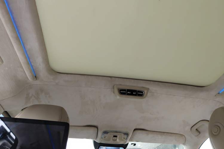Used Mercedes-Benz V-Class 2020 V 260 Avantgarde Edition Headliner