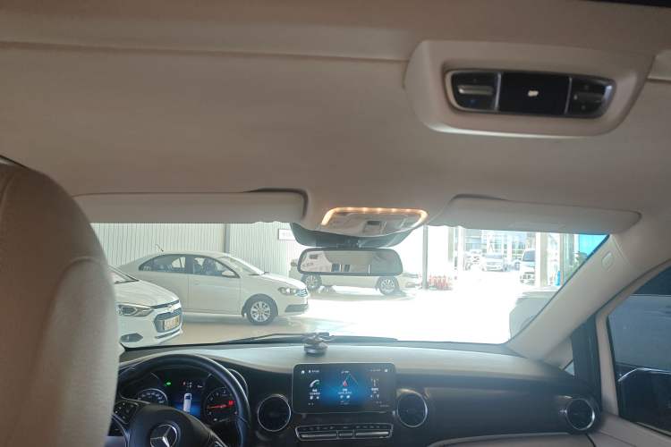 Used Mercedes-Benz V-Class 2020 V 260 Avantgarde Edition Headliner