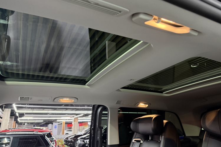 Used Mercedes-Benz V-Class 2020 V 260 L Long-wheelbase Luxury Edition Headliner