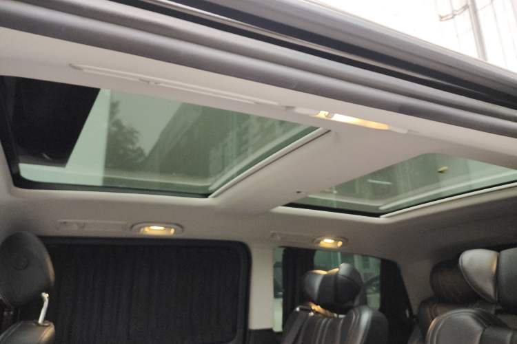 Used Mercedes-Benz V-Class 2020 V 260 Avantgarde Edition Headliner