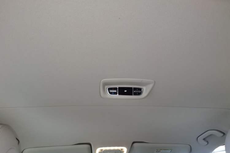 Used Mercedes-Benz V-Class 2020 V 260 Avantgarde Edition Headliner