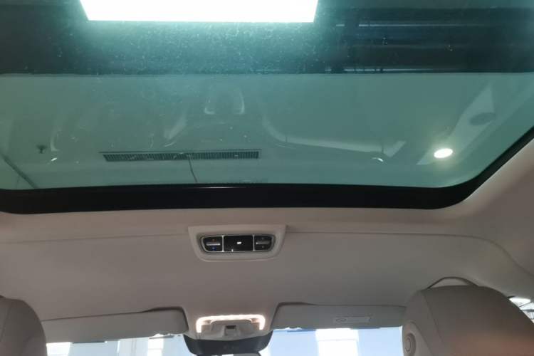 Used Mercedes-Benz V-Class 2020 V 260 Avantgarde Edition Headliner
