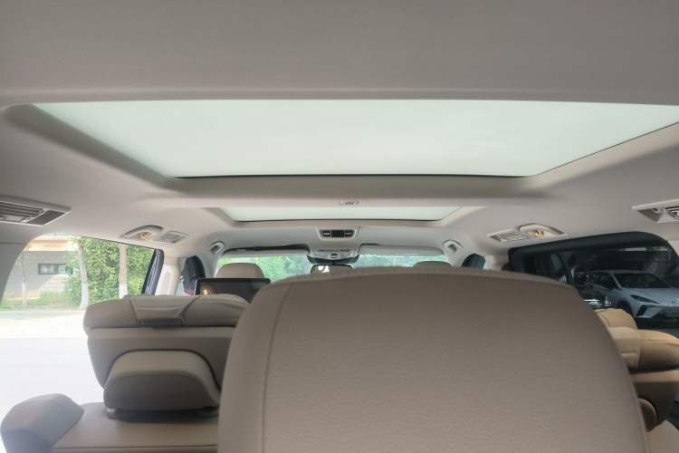 Used Mercedes-Benz V-Class 2020 V 260 Prestige Edition Headliner