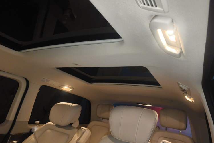 Used Mercedes-Benz V-Class 2020 V 260 L Long-wheelbase Luxury Edition Headliner