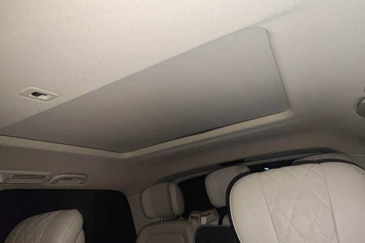 Used Mercedes-Benz V-Class 2020 V 260 Avantgarde Edition Headliner