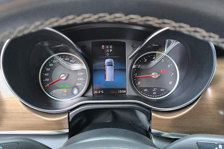 Used Mercedes-Benz V-Class 2020 V 260 Avantgarde Edition Instrument Cluster