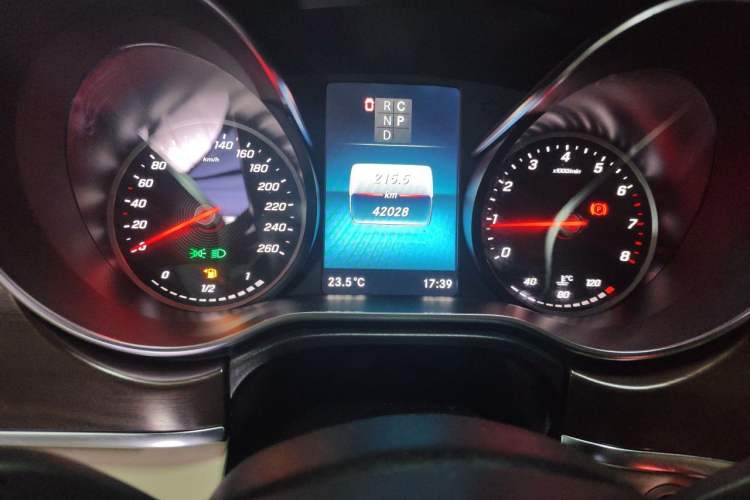 Used Mercedes-Benz V-Class 2020 V 260 Avantgarde Edition Instrument Cluster