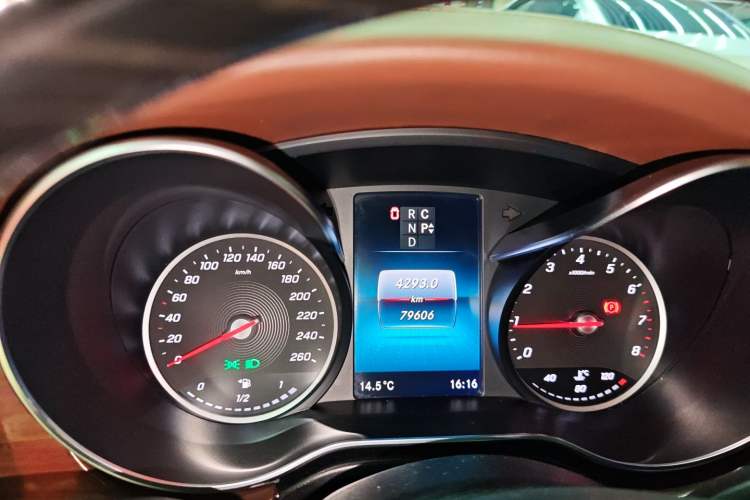Used Mercedes-Benz V-Class 2020 V 260 Avantgarde Edition Instrument Cluster