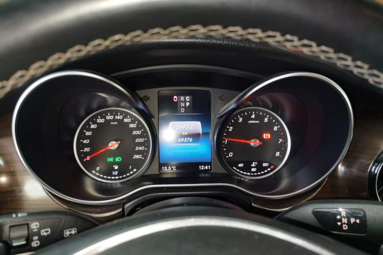 Used Mercedes-Benz V-Class 2020 V 260 Avantgarde Edition Instrument Cluster