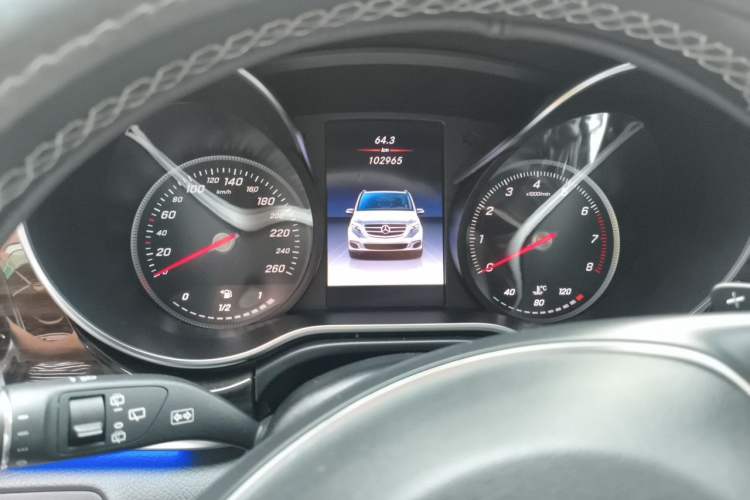 Used Mercedes-Benz V-Class 2020 V 260 Avantgarde Edition Instrument Cluster