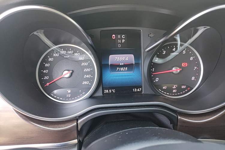 Used Mercedes-Benz V-Class 2020 V 260 Avantgarde Edition Instrument Cluster