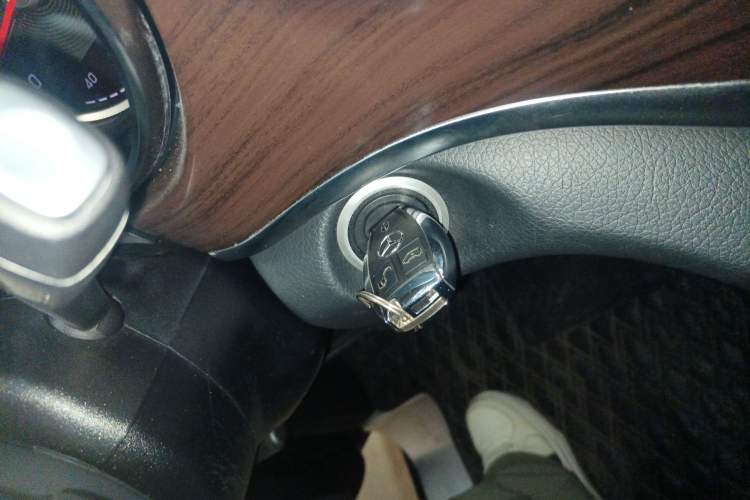 Used Mercedes-Benz V-Class 2020 V 260 Avantgarde Edition Interior 1