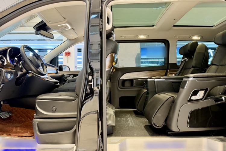 Used Mercedes-Benz V-Class 2020 V 260 L Long-wheelbase Luxury Edition Interior 1