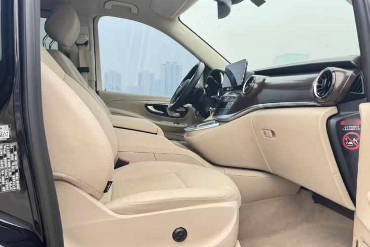 Used Mercedes-Benz V-Class 2020 V 260 Avantgarde Edition Interior 1