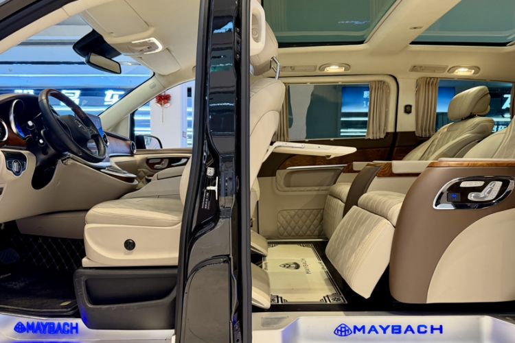 Used Mercedes-Benz V-Class 2020 V 260 Avantgarde Edition Interior 13