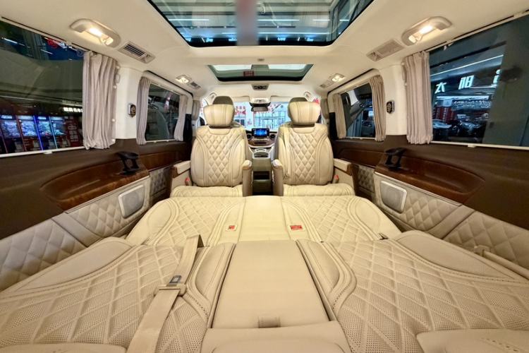 Used Mercedes-Benz V-Class 2020 V 260 Avantgarde Edition Interior 14