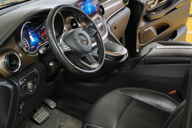 Used Mercedes-Benz V-Class 2020 V 260 L Long-wheelbase Luxury Edition Interior 14