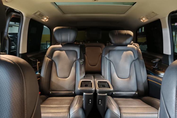 Used Mercedes-Benz V-Class 2020 V 260 L Long-wheelbase Luxury Edition Interior 15