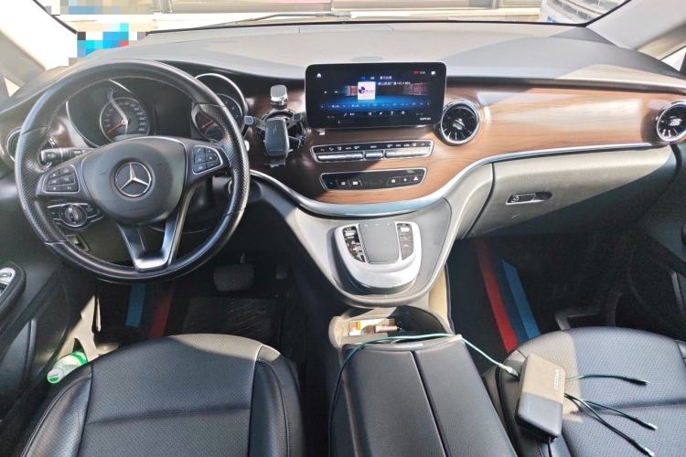 Used Mercedes-Benz V-Class 2020 V 260 Avantgarde Edition Interior 2