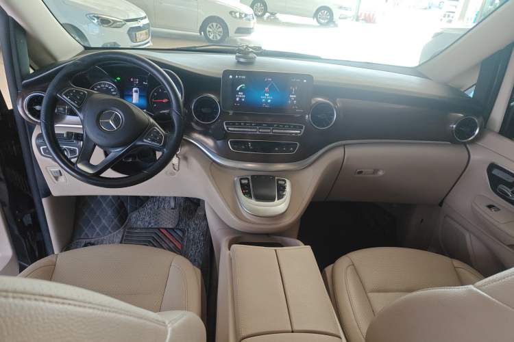 Used Mercedes-Benz V-Class 2020 V 260 Avantgarde Edition Interior 2