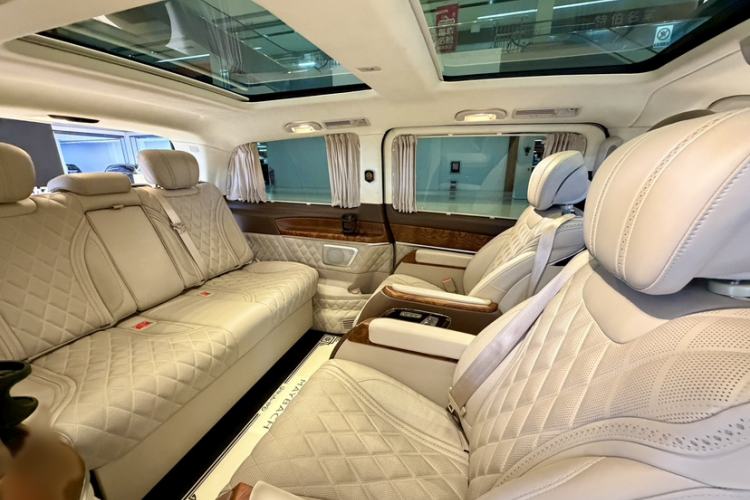 Used Mercedes-Benz V-Class 2020 V 260 Avantgarde Edition Interior 2