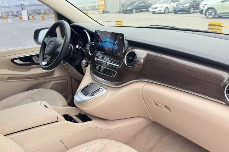 Used Mercedes-Benz V-Class 2020 V 260 Avantgarde Edition Interior 2