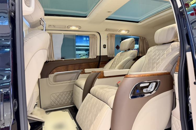 Used Mercedes-Benz V-Class 2020 V 260 Avantgarde Edition Interior 3