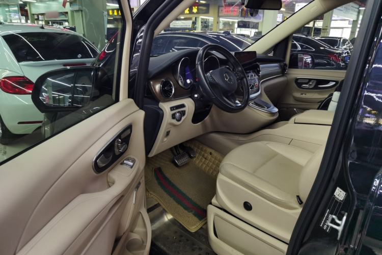 Used Mercedes-Benz V-Class 2020 V 260 L Long-wheelbase Luxury Edition Interior 3