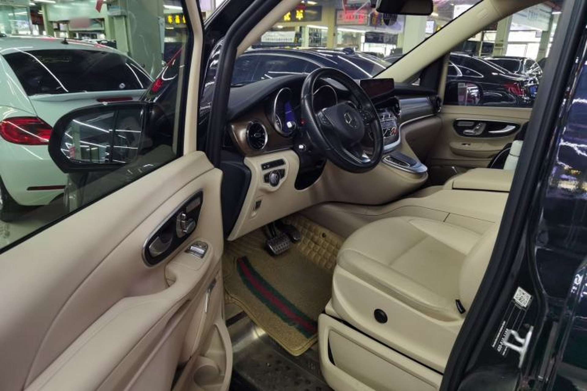 Used Mercedes-Benz V-Class 2020 V 260 L Long-wheelbase Luxury Edition Interior 3