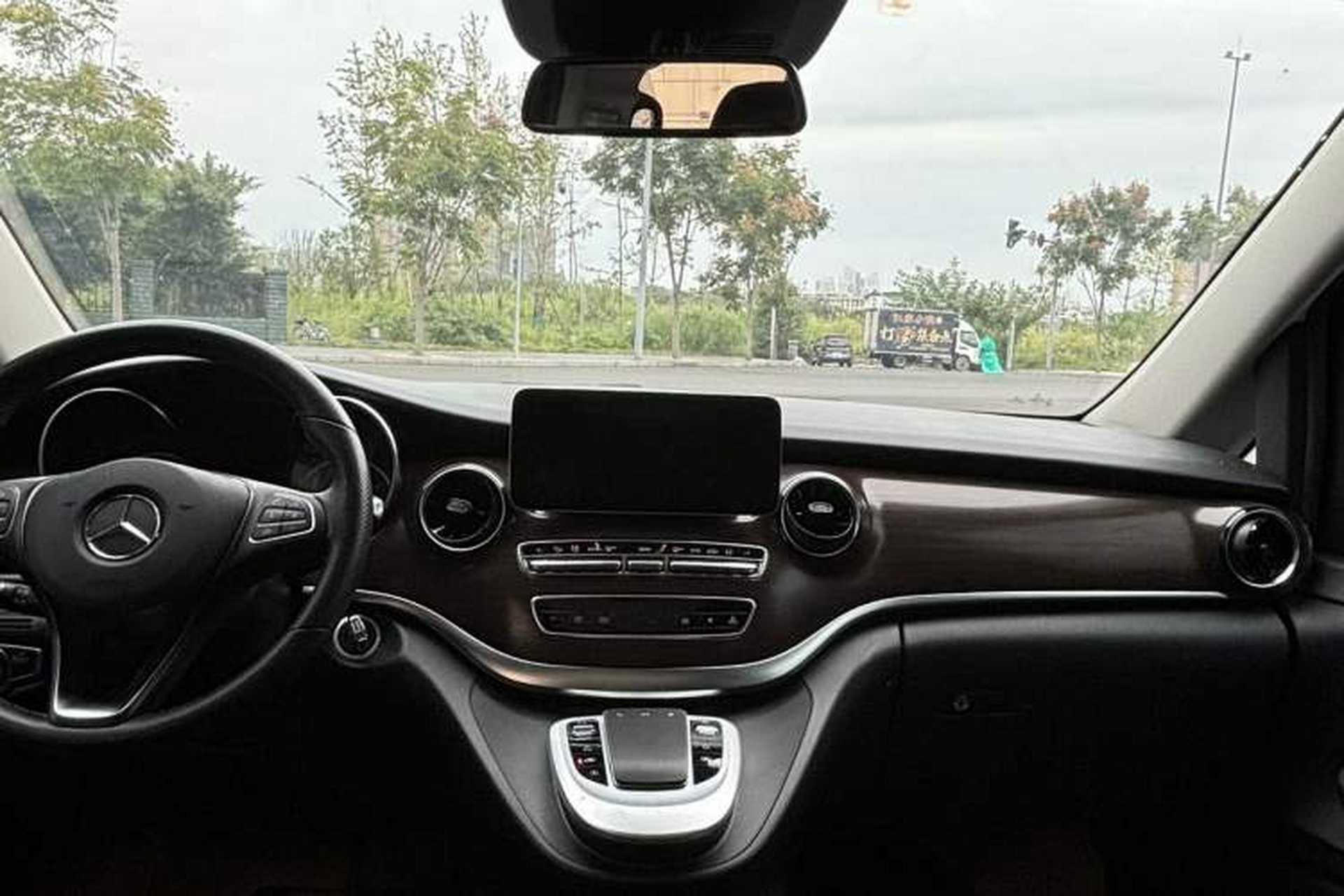 Used Mercedes-Benz V-Class 2020 V 260 Avantgarde Edition Interior 3