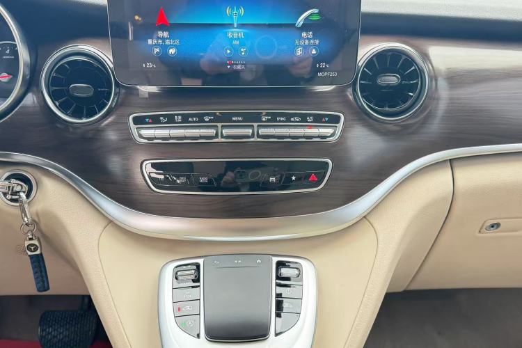 Used Mercedes-Benz V-Class 2020 V 260 Avantgarde Edition Interior 3