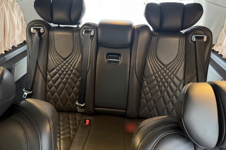 Used Mercedes-Benz V-Class 2020 V 260 Avantgarde Edition Interior 3