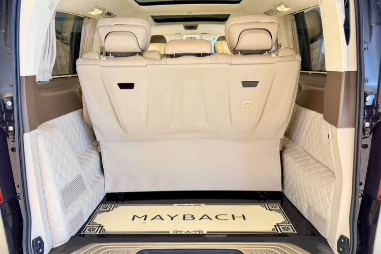 Used Mercedes-Benz V-Class 2020 V 260 Avantgarde Edition Interior 4
