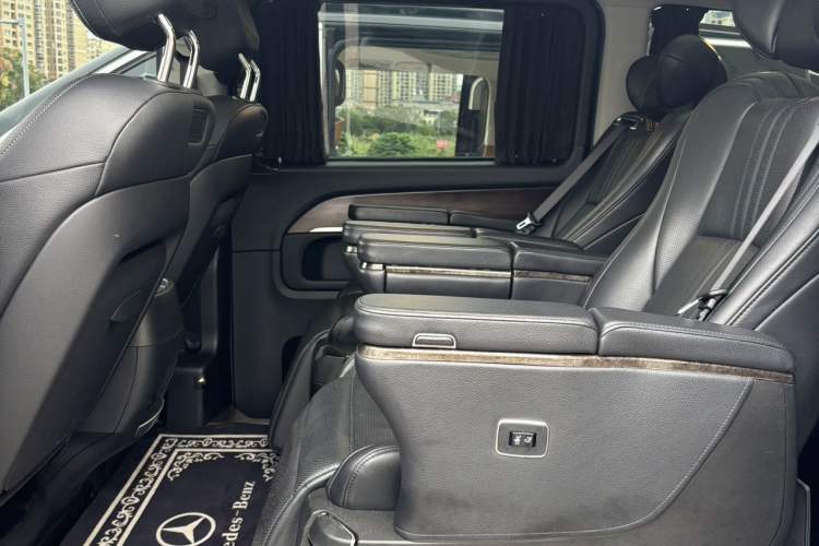 Used Mercedes-Benz V-Class 2020 V 260 Avantgarde Edition Interior 4