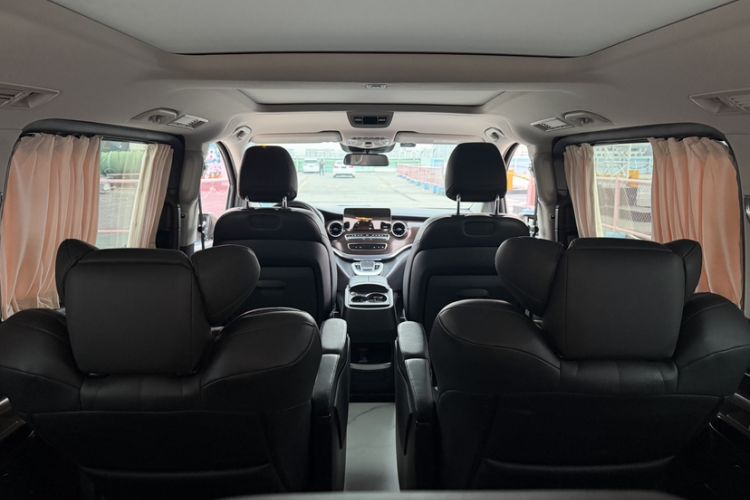 Used Mercedes-Benz V-Class 2020 V 260 Avantgarde Edition Interior 4