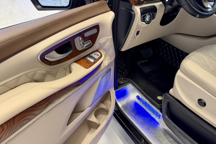 Used Mercedes-Benz V-Class 2020 V 260 Avantgarde Edition Interior 5