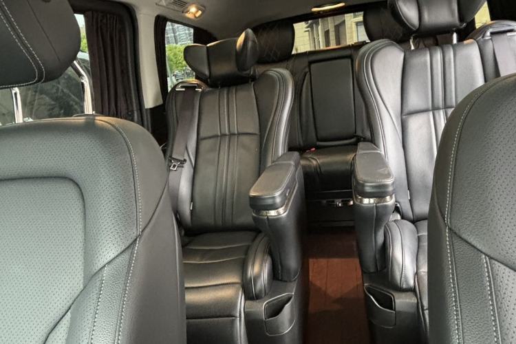 Used Mercedes-Benz V-Class 2020 V 260 Avantgarde Edition Interior 5