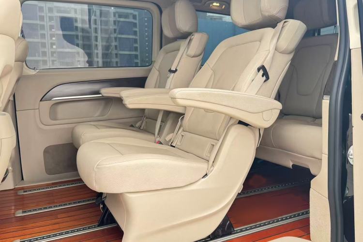 Used Mercedes-Benz V-Class 2020 V 260 Avantgarde Edition Interior 5