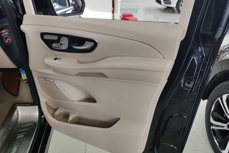 Used Mercedes-Benz V-Class 2020 V 260 L Long-wheelbase Luxury Edition Interior 5