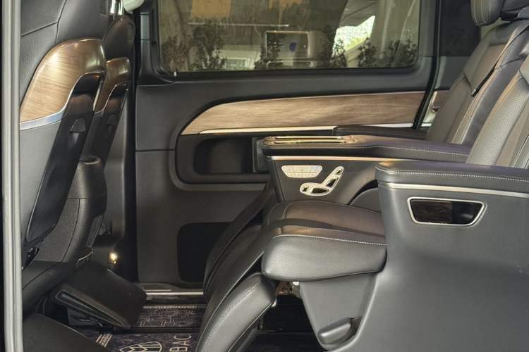 Used Mercedes-Benz V-Class 2020 V 260 Prestige Edition Interior 6